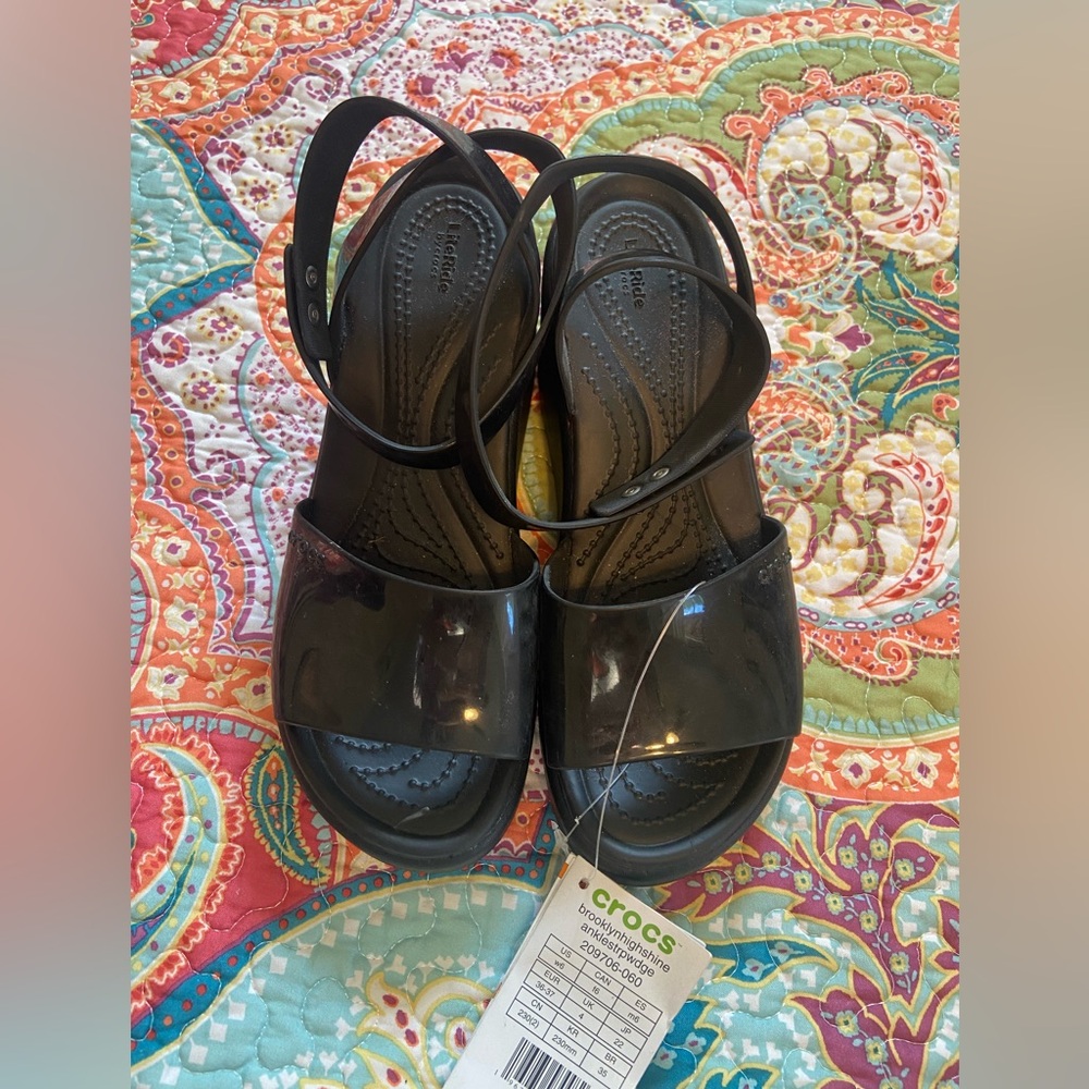 Crocs NWT Brooklyn high shine ankle strap wedge size 6 black comfort shoe - Picture 3 of 5